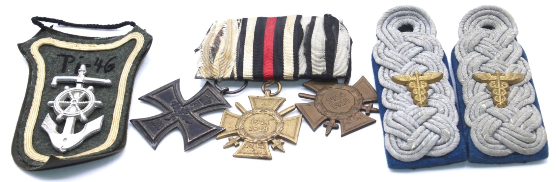 Lot Orden Spange mit Eisernem Kreuz 1813/1914 Verdienstkreuz 1914/1918 mit Schwertern, bronziert (