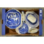 A tray lot of Willow pattern blue and white ceramics