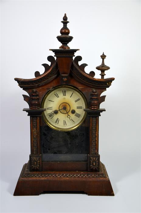 An American style clock and a gilt framed mirror, circa 1930 - Image 2 of 3