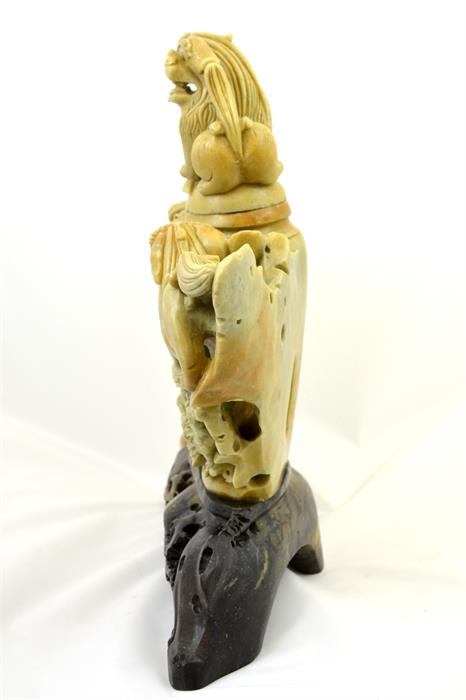 An early 20th century Chinese soapstone sculpture - Image 2 of 5