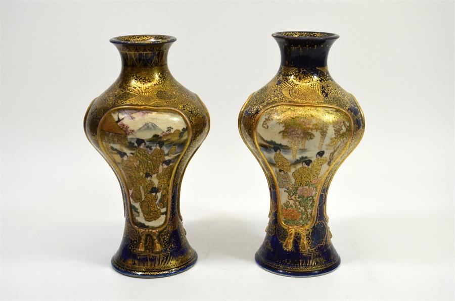 A pair of Japanese Satsuma vases - Image 3 of 4