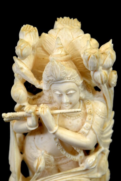 λ A 19th century Indian carved ivory figure of a deity playing the pipe - Image 5 of 6