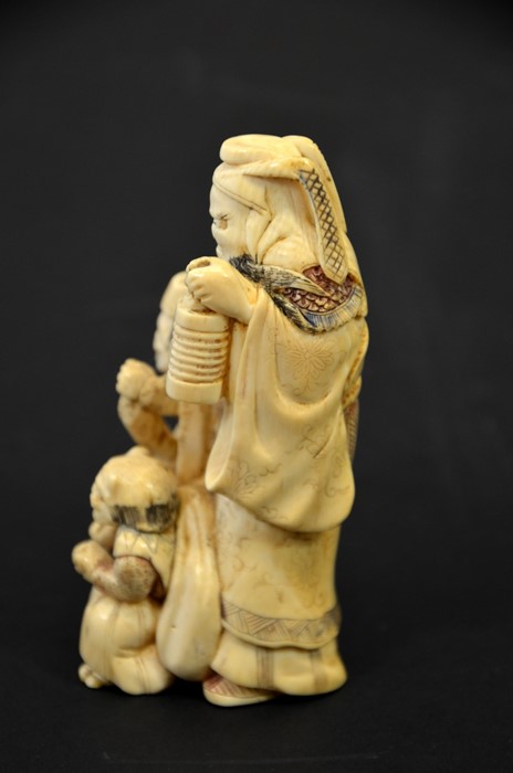 λ A 19th century Japanese carved ivory okimono - Image 4 of 5