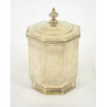 An Edwardian silver tea caddy