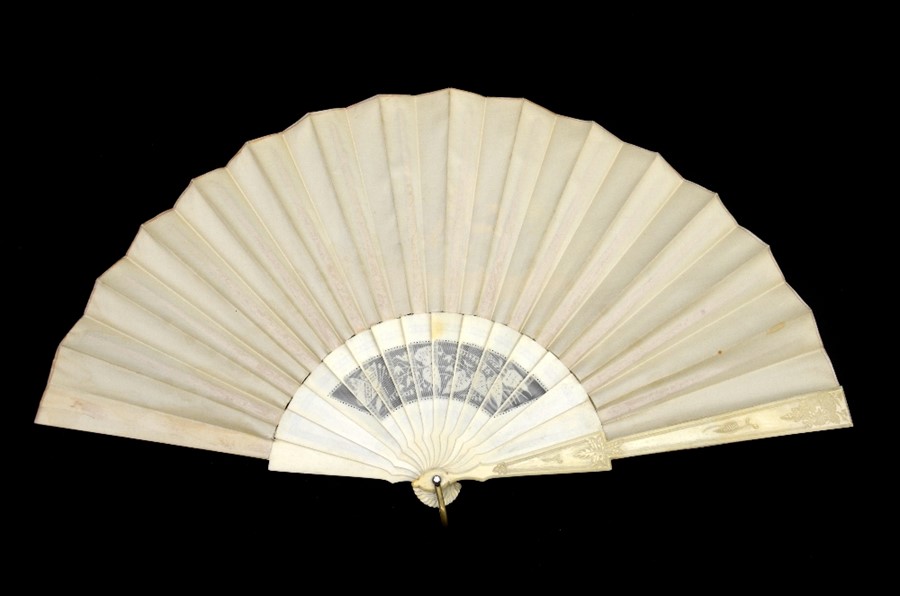 A 19th century hand painted and signed silk and ivory fan - Image 5 of 7