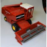 ERTL LARGE SCALE MODEL NEW HOLLAND COMBINE HARVESTER