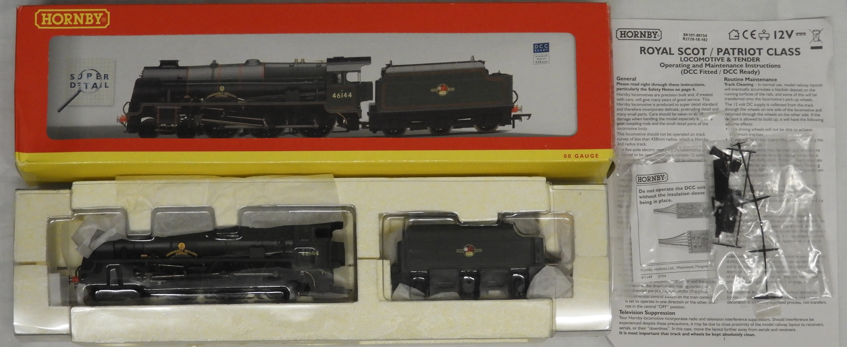 HORNBY OO R2729 BR 4-6-0 ROYAL SCOT CLASS 46144 HONOURABLE ARTILLERY COMPANY LOCO & TENDER