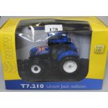 NEW HOLLAND 1:32 MODEL TRACTOR