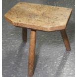 COUNTRY 3 LEG STOOL