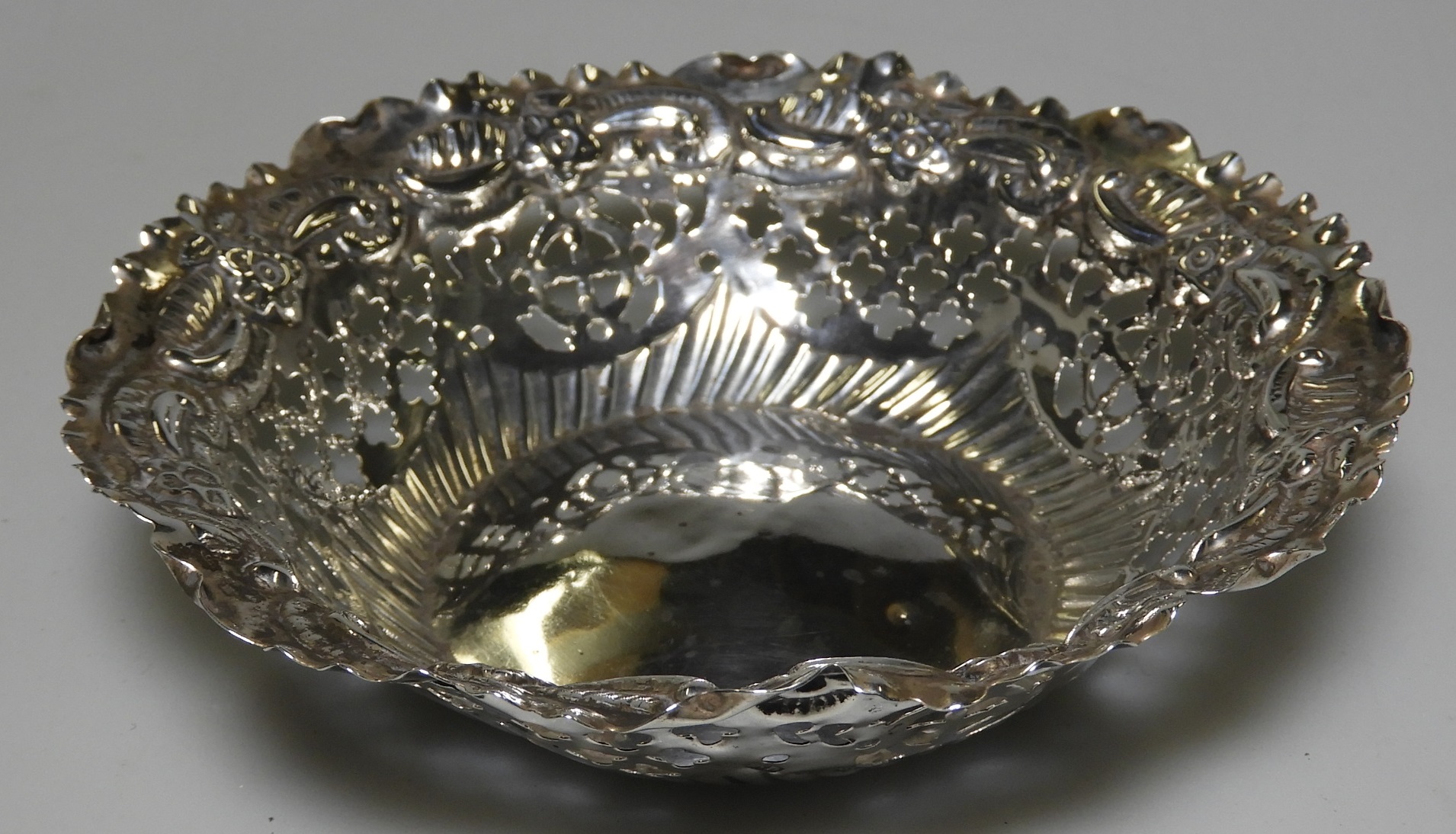 SILVER PIERCED BONBON DISH 33.5G