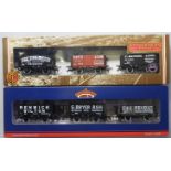 BACHMANN 2 SETS OF 3 PRIVATE OWNERS WAGONS