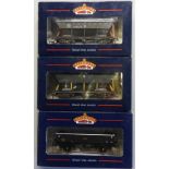 BACHMANN 2 HOPPER & 1 BOX WAGONS