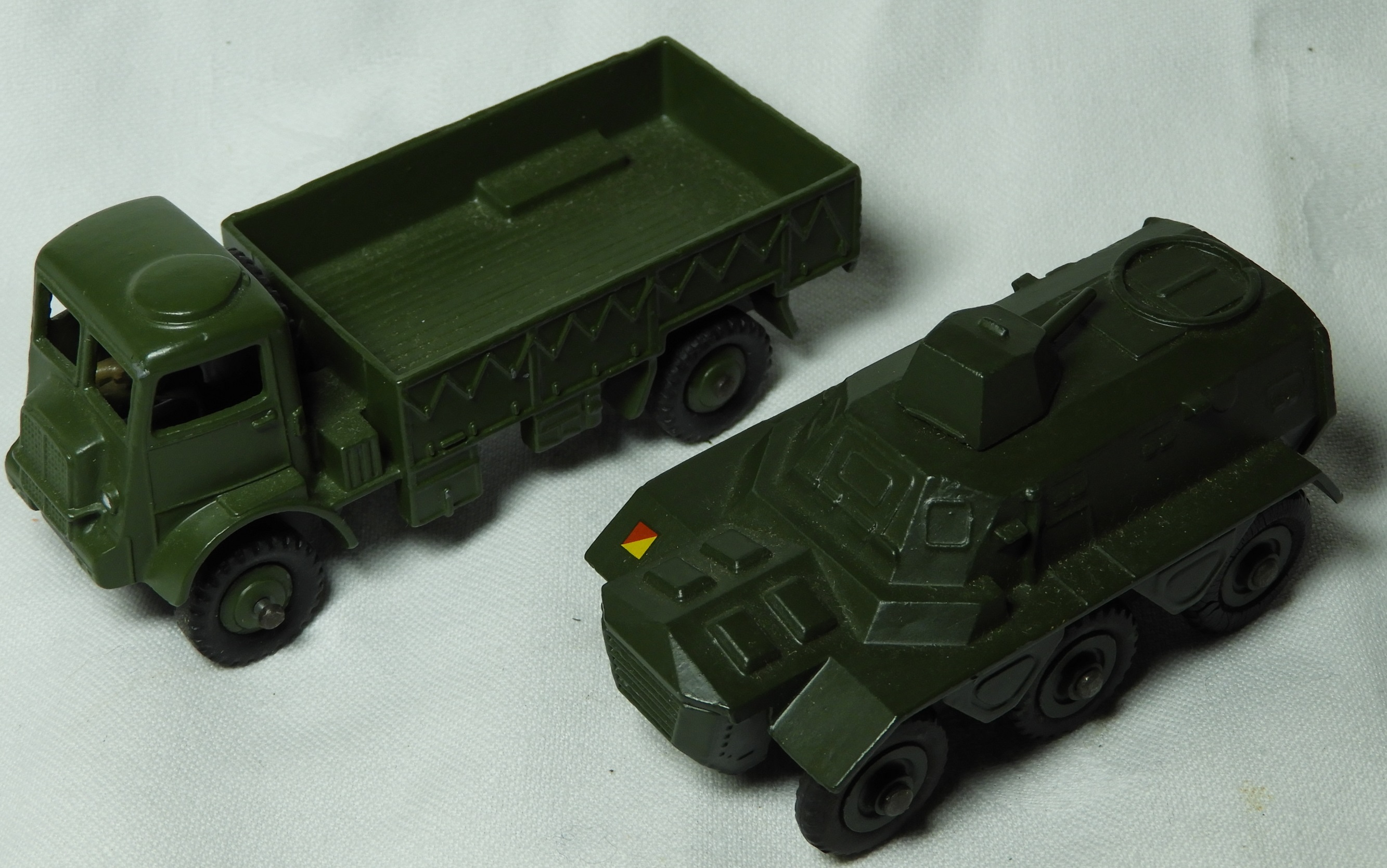 DINKY ARMY WAGON 623 & ARMOURED PERSONAL CARRIER 676 (ORIGINAL)