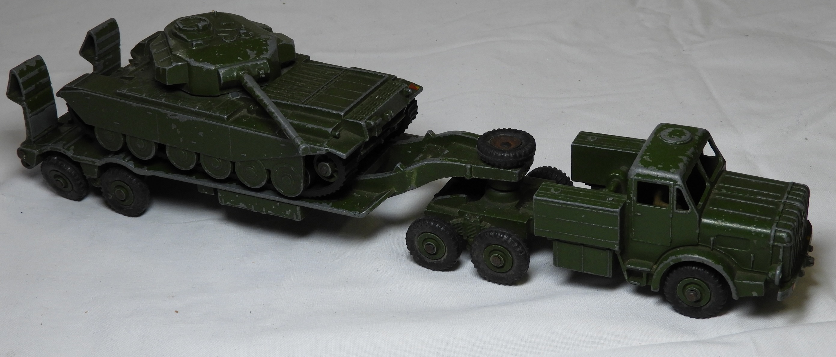 DINKY TANK TRANSPORTER 660 & CENTURION TANK 651