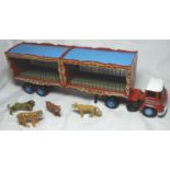 CORGI CHIPPERFIELDS CIRCUS ARTICULATED TRUCK & 2 ANIMAL CAGES