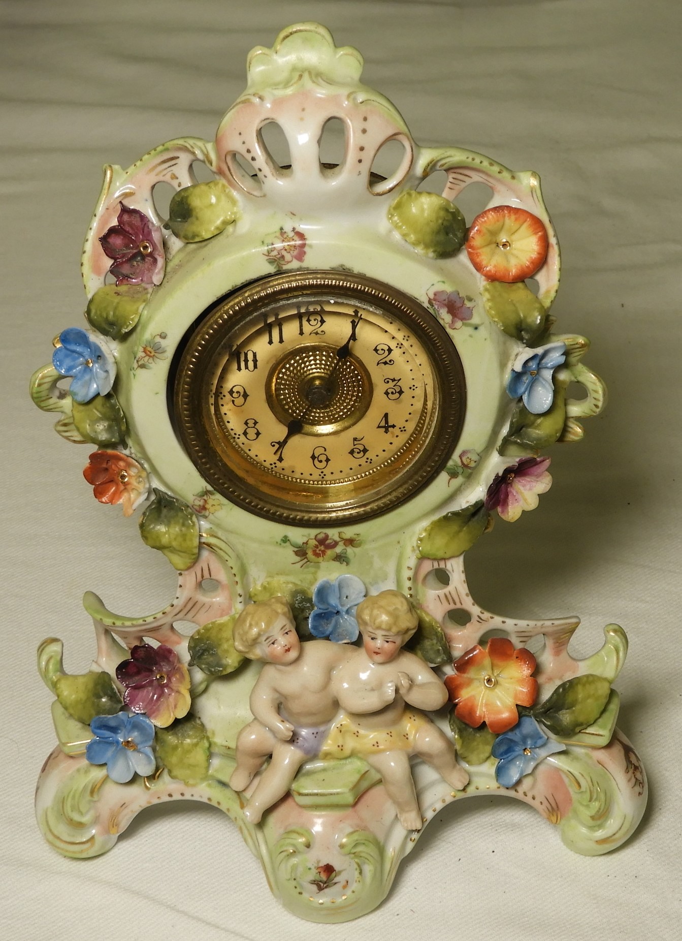 DRESDEN CHERUB ADORNED CLOCK