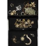 JEWELLERY BOX & CONTENTS