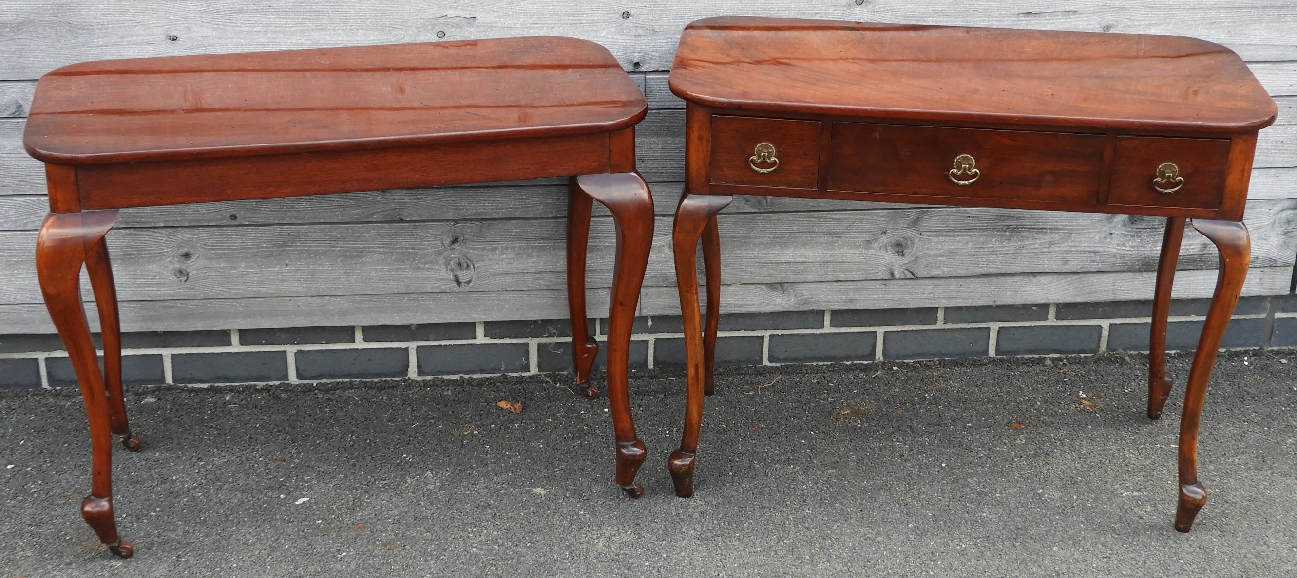 PAIR OF MAHOGANY TABLES (1 WITH DRAWERS)