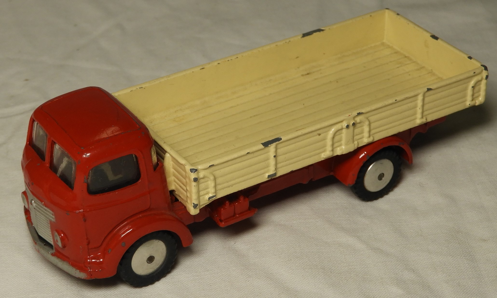 CORGI COMMER 5 TON LORRY