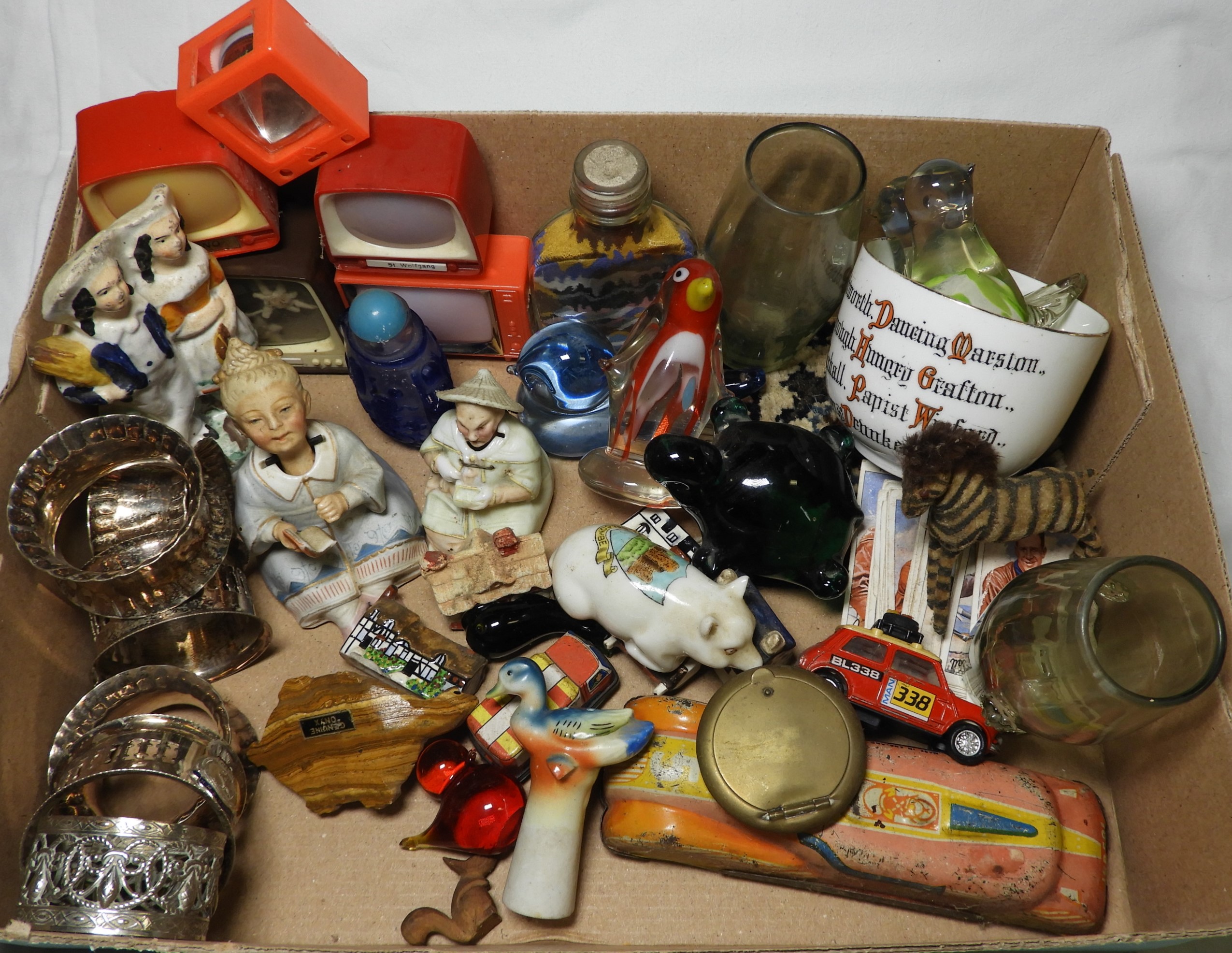 BOX OF COLLECTIBLES INCL GLASS PAPERWEIGHTS, SOUVENIR TV VIEWERS ETC
