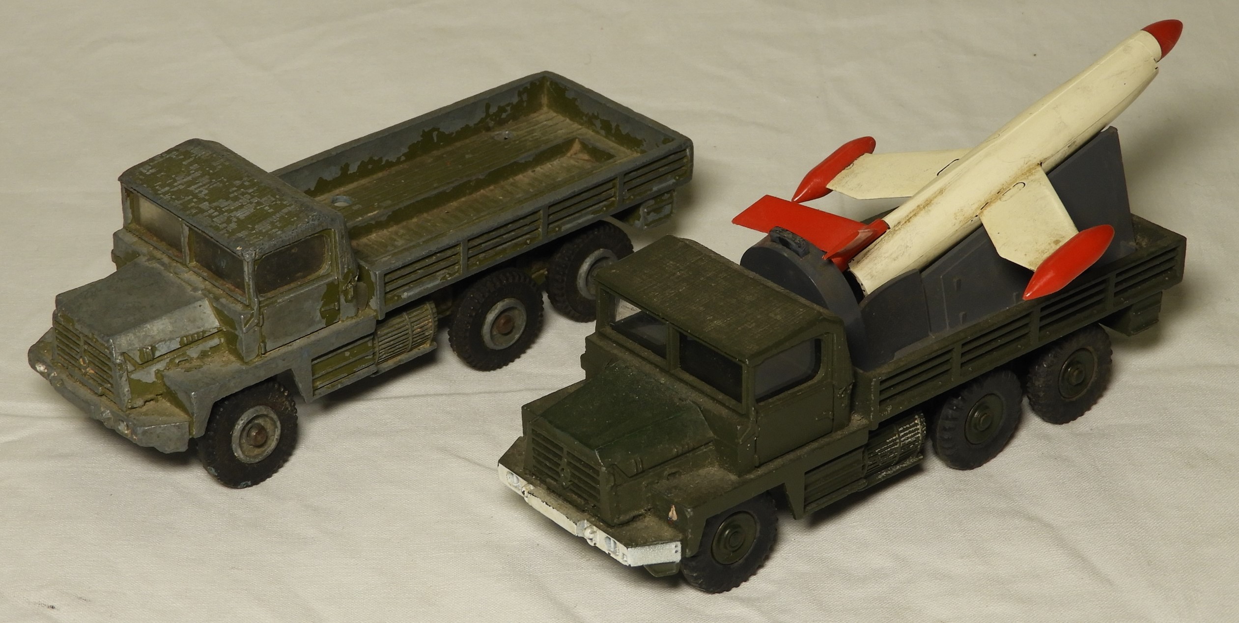 DINKY BERILIET ROCKET LAUNCHER & 824 GAZELLE 6X6 TRUCK