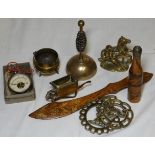 SMALL BOX OF COLLECTABLES INCL BRASS BELL, AB VOLT METER, OLIVE WOOD ETC