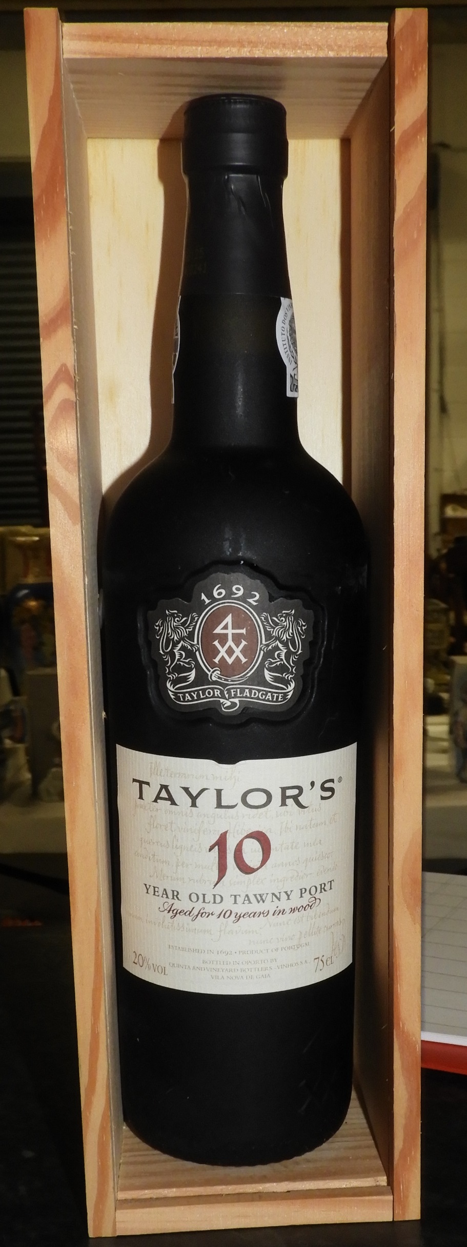 BOTTLE TAYLORS 10 YEAR OLD TAWNY PORT (BOXED)