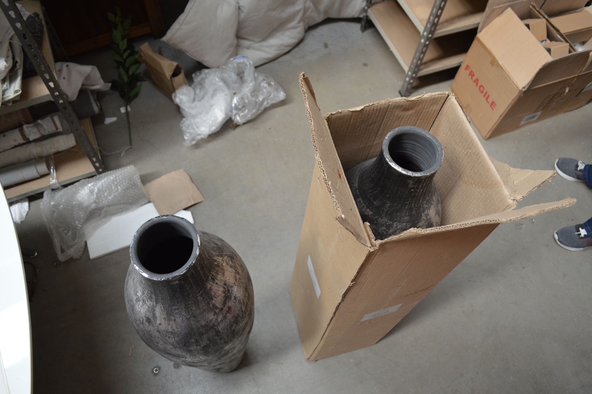 Pair of Large Ornamental Vases as shown (Please Note: item located in Andover SP11. Collection by - Bild 3 aus 5