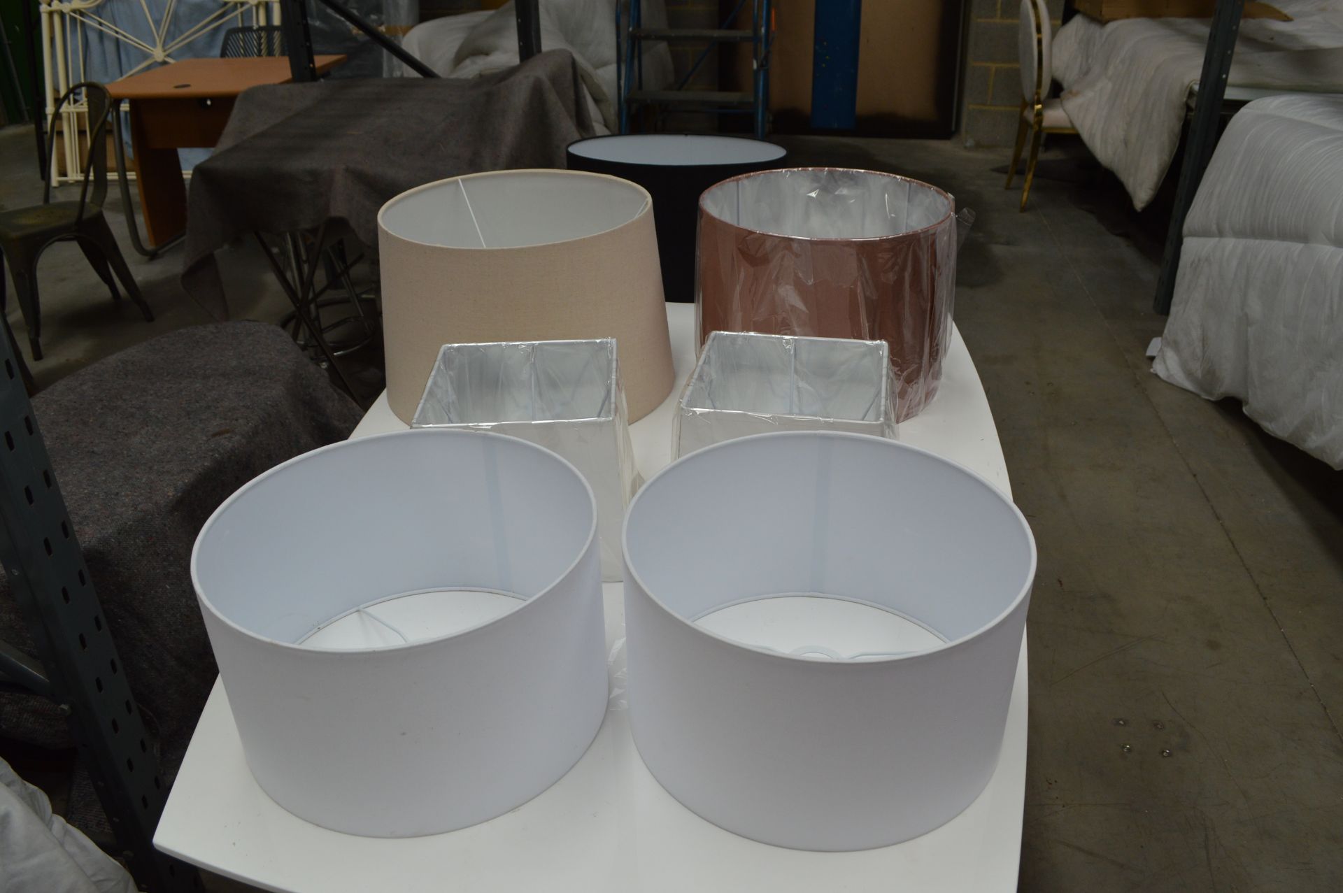 7: Assorted Lamp Shades (Please Note: item located in Andover SP11. Collection by appointment on - Bild 5 aus 7