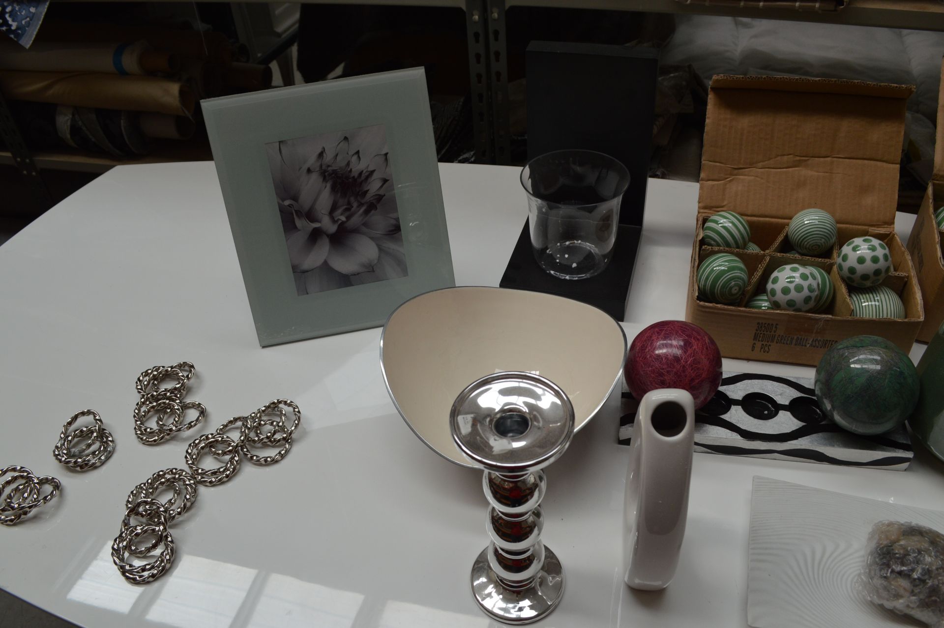 Decorative Household Accessories as shown (Please Note: item located in Andover SP11. Collection - Image 6 of 8