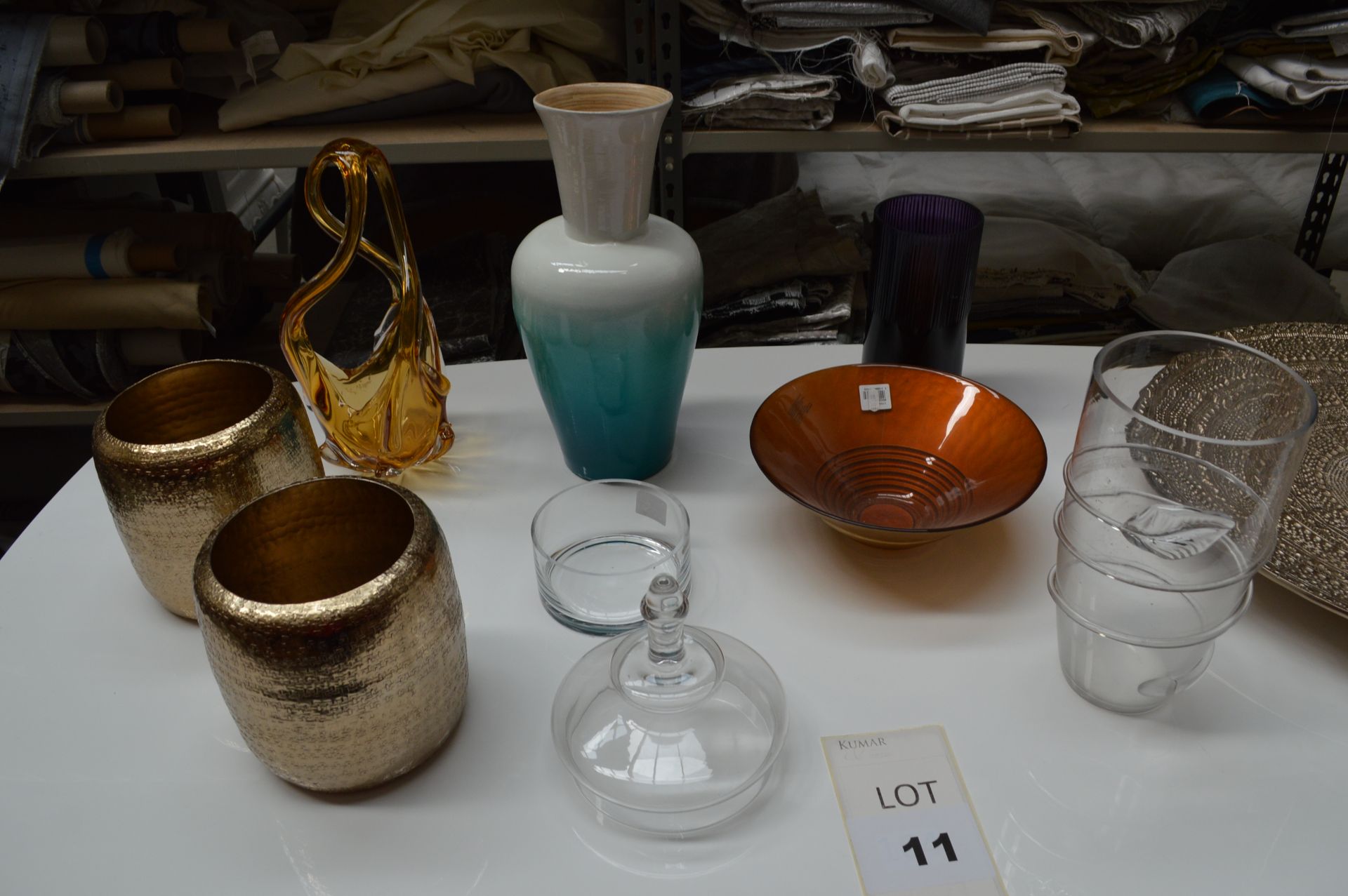 Various Vases & Decorative Bowls as Shown (Please Note: item located in Andover SP11. Collection - Bild 5 aus 9