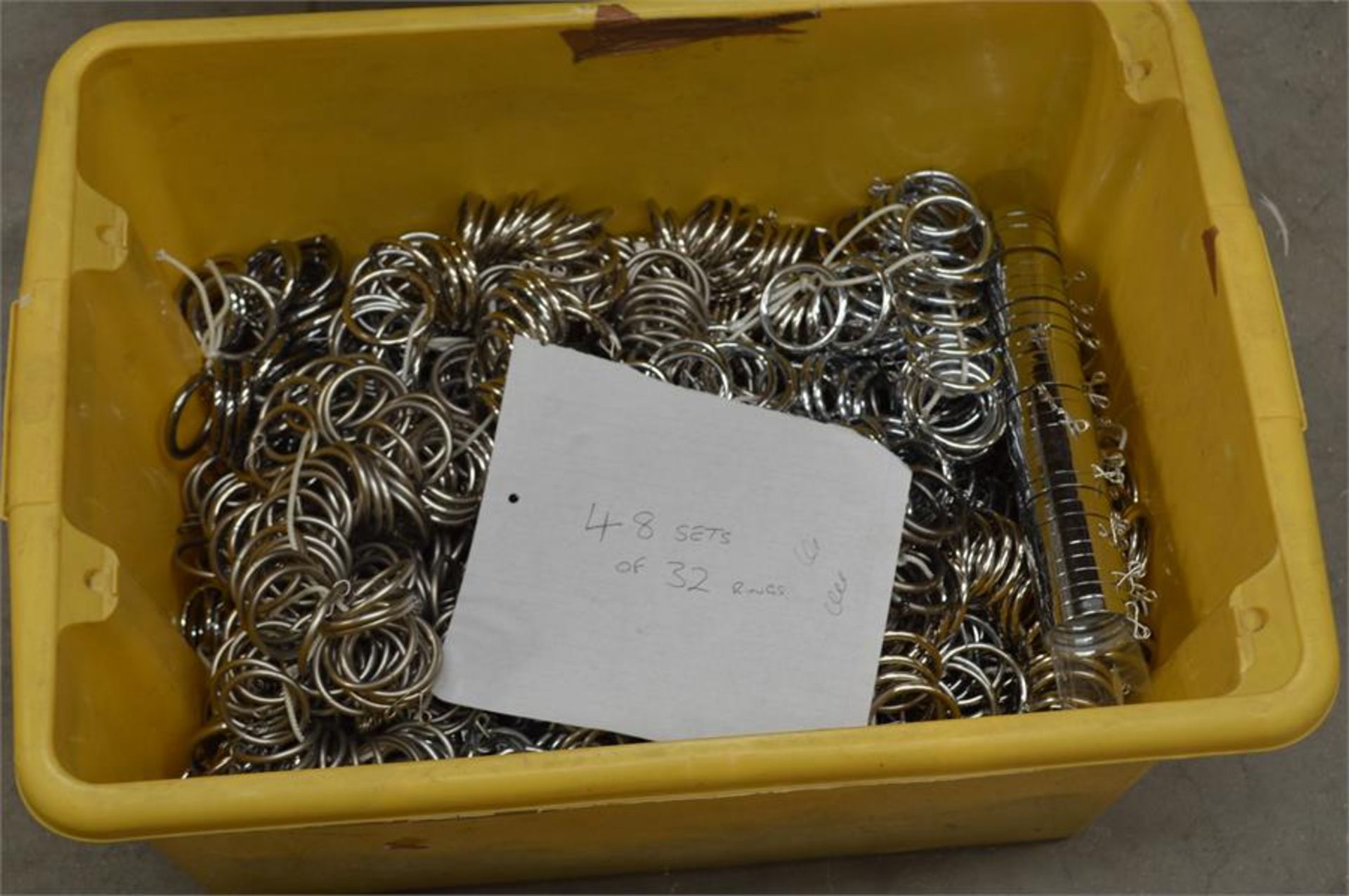 Box of 48 sets of 32 Curtain Rings Box of Assorted Curtain Rings (Please Note: item located in