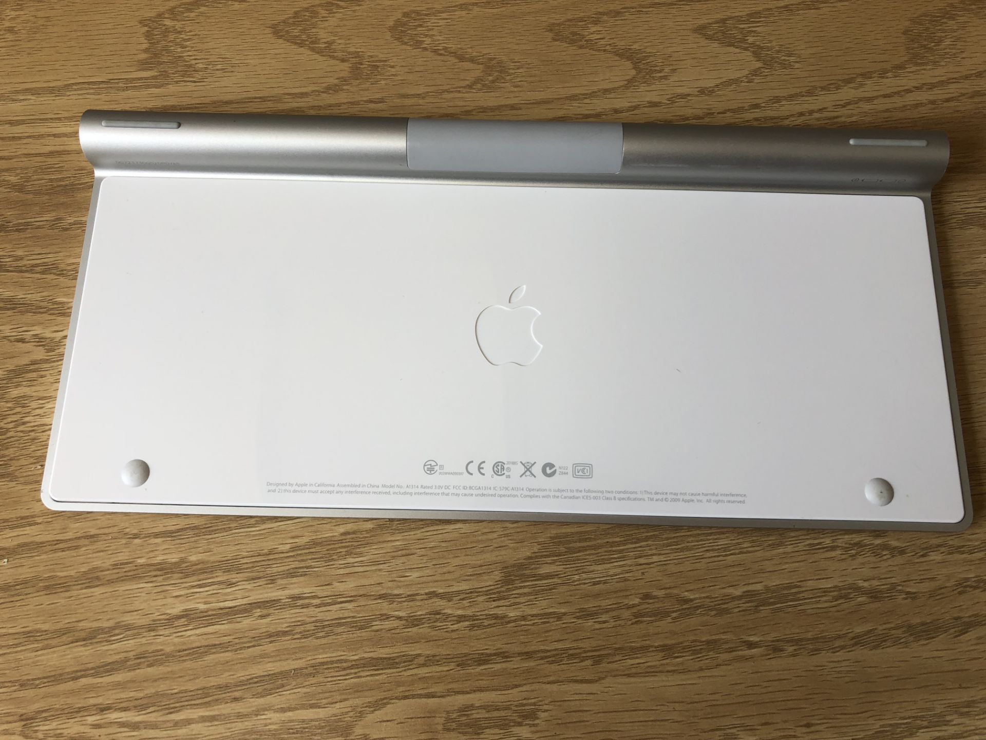 Apple Wireless Keyboard, Model No. A1314 - Image 2 of 2