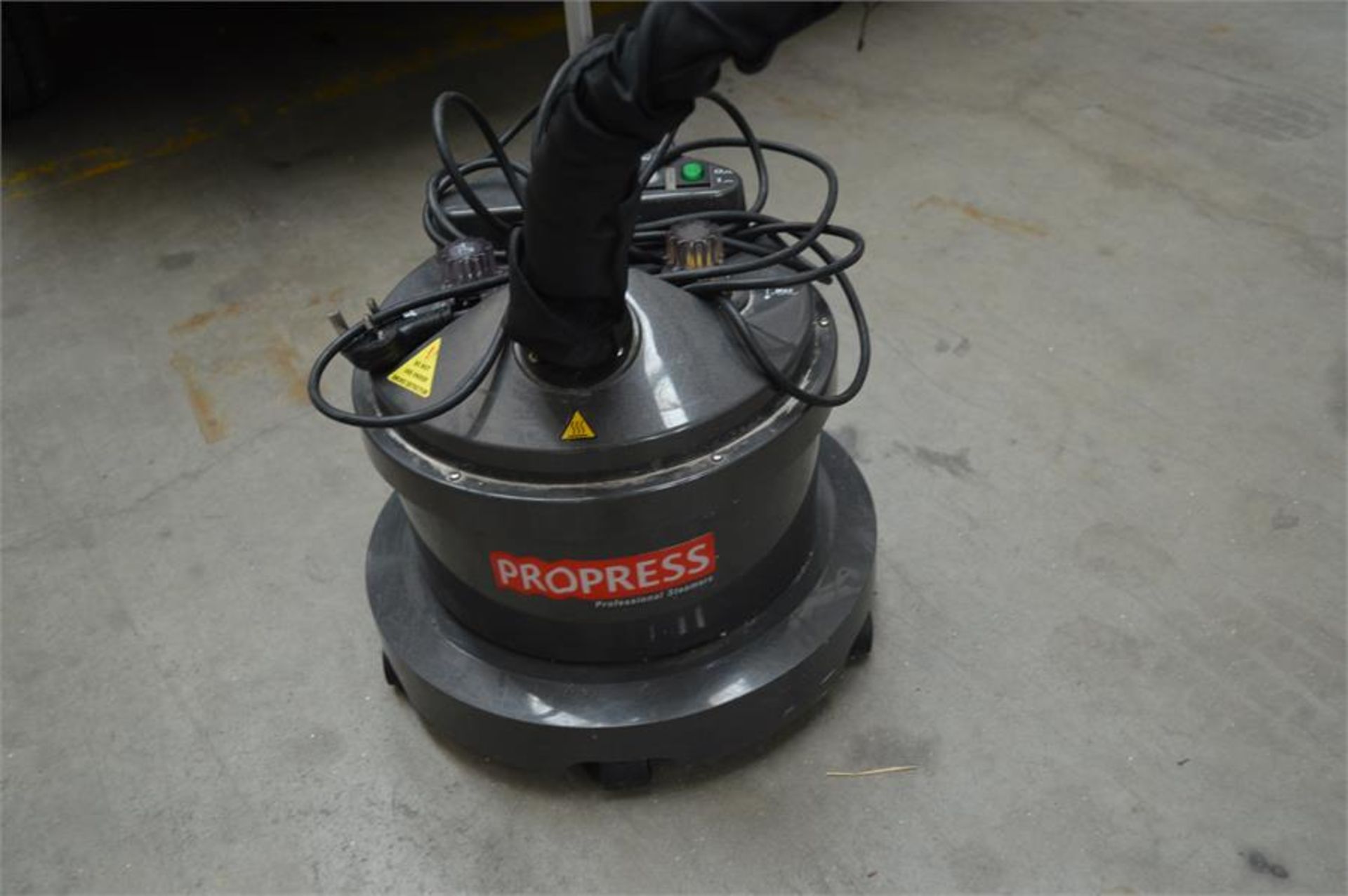 Propress Professional Steamer Model ME290 Serial No: 181429 (Please Note: item located in Andover