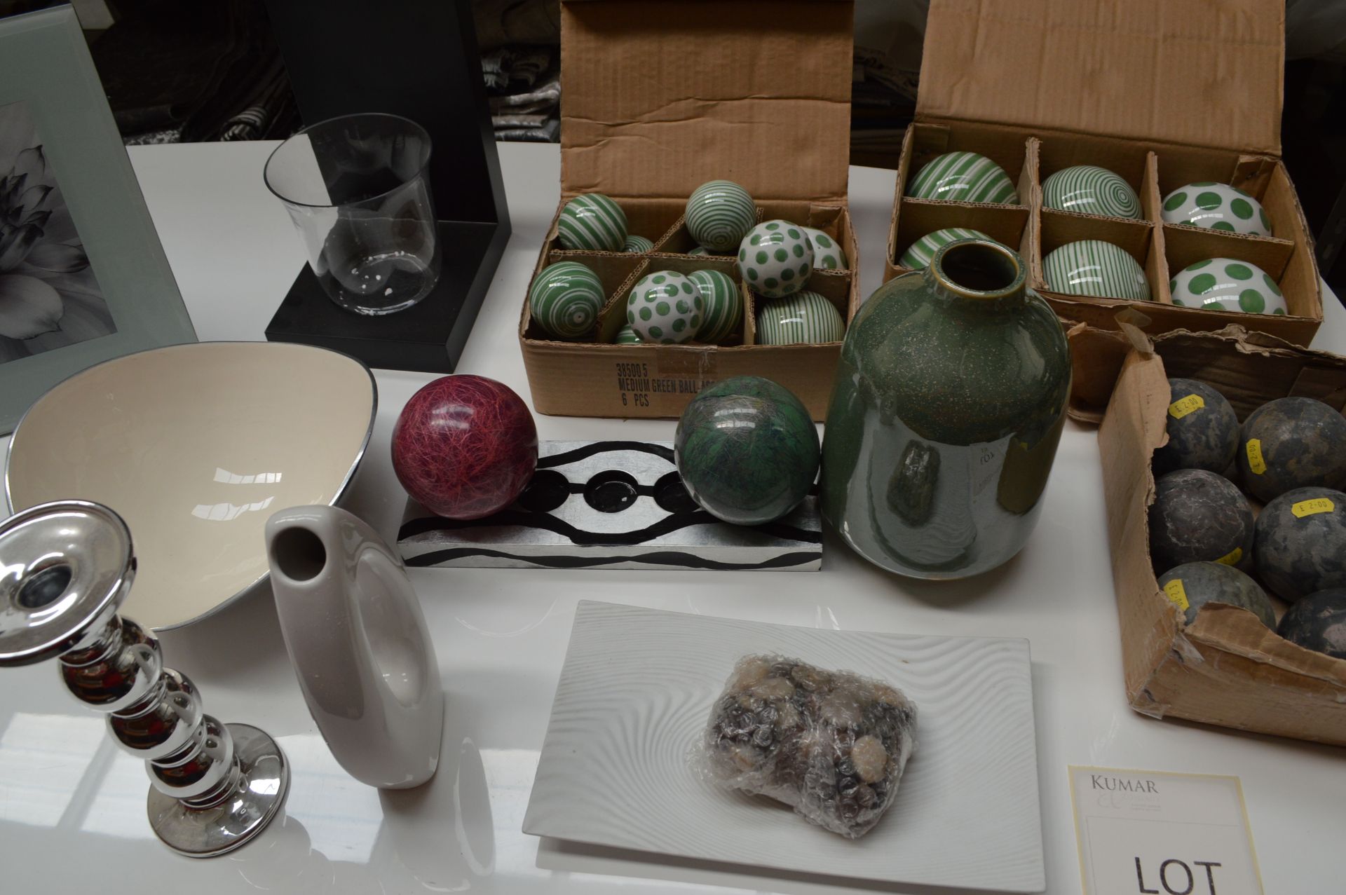 Decorative Household Accessories as shown (Please Note: item located in Andover SP11. Collection - Image 5 of 8