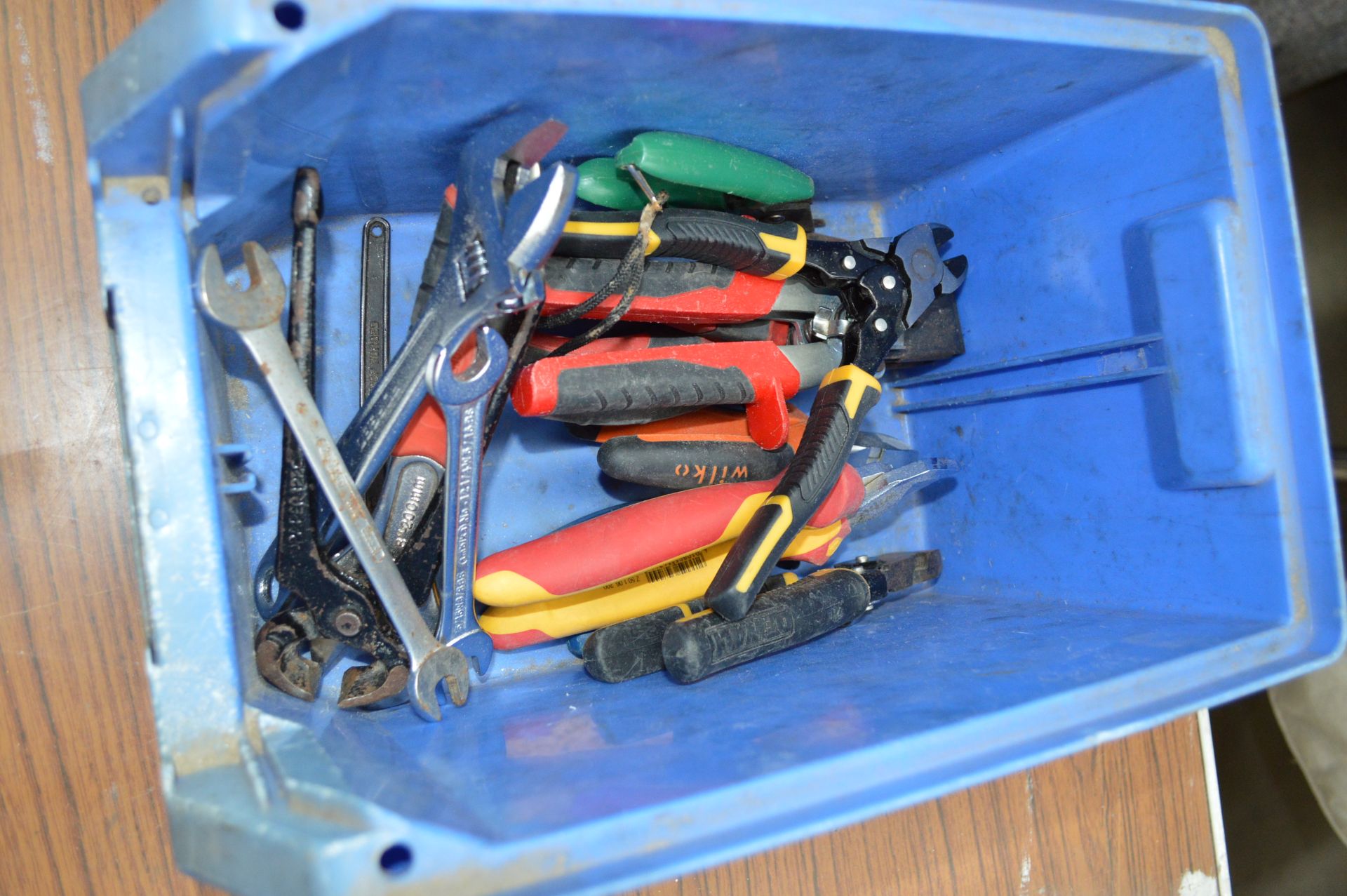 Box Of Various Plyers & Tools as shown (Please Note: item located in Andover SP11. Collection by - Bild 4 aus 4