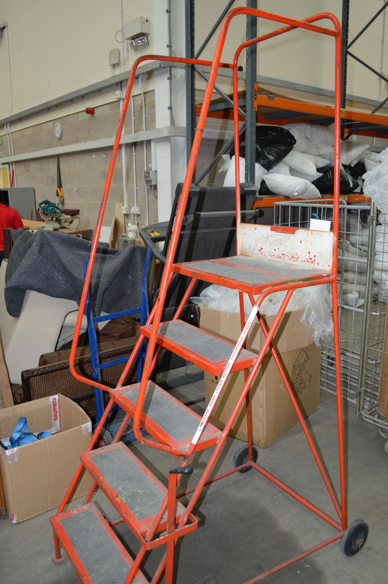 Make Unknown 5 Step Airline Ladders (Please Note: item located in Andover SP11. Collection by - Image 2 of 4