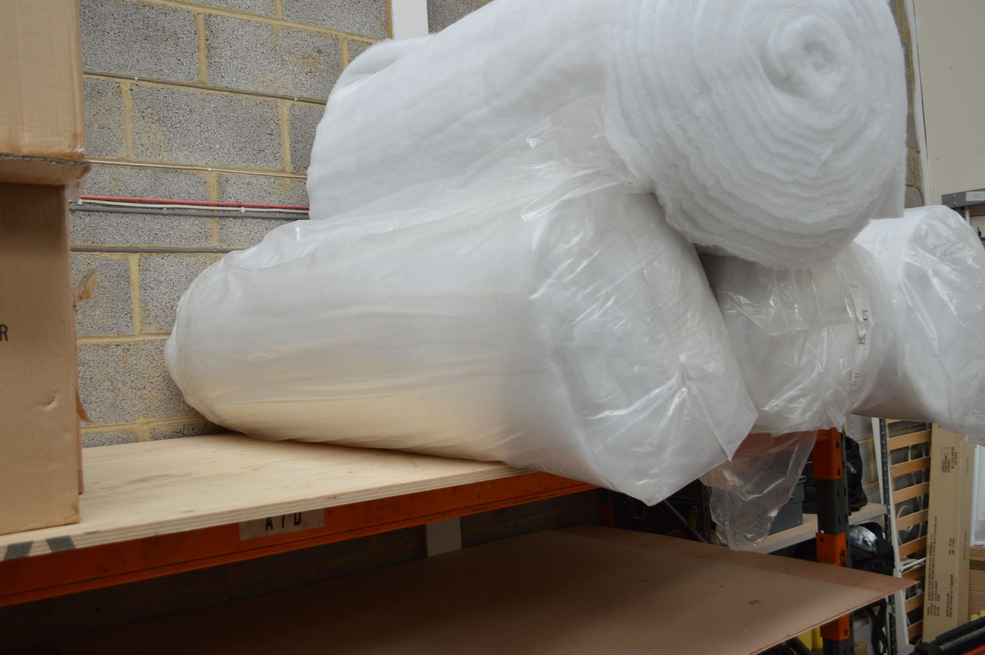 4 Rolls of Polyester Padding (Please Note: item located in Andover SP11. Collection by appointment - Bild 3 aus 6