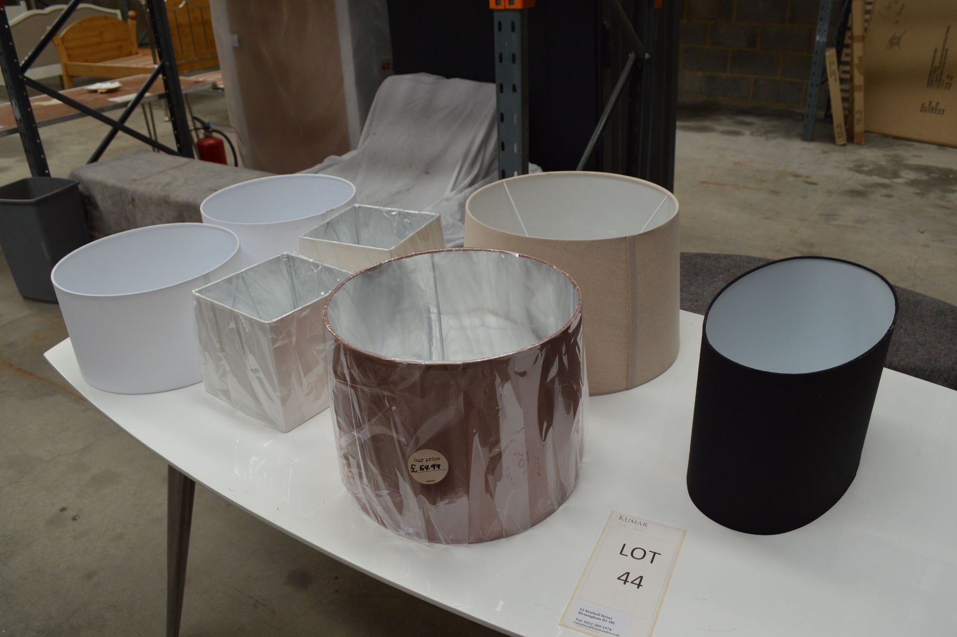 7: Assorted Lamp Shades (Please Note: item located in Andover SP11. Collection by appointment on - Bild 3 aus 7