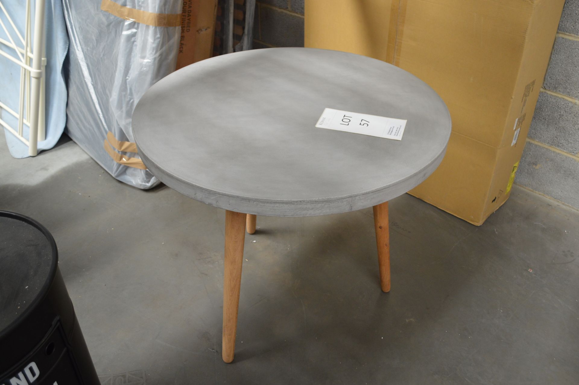 Concrete Round Dining Table Size: 84cm x 75cm (Please Note: item located in Andover SP11. Collection - Bild 5 aus 5