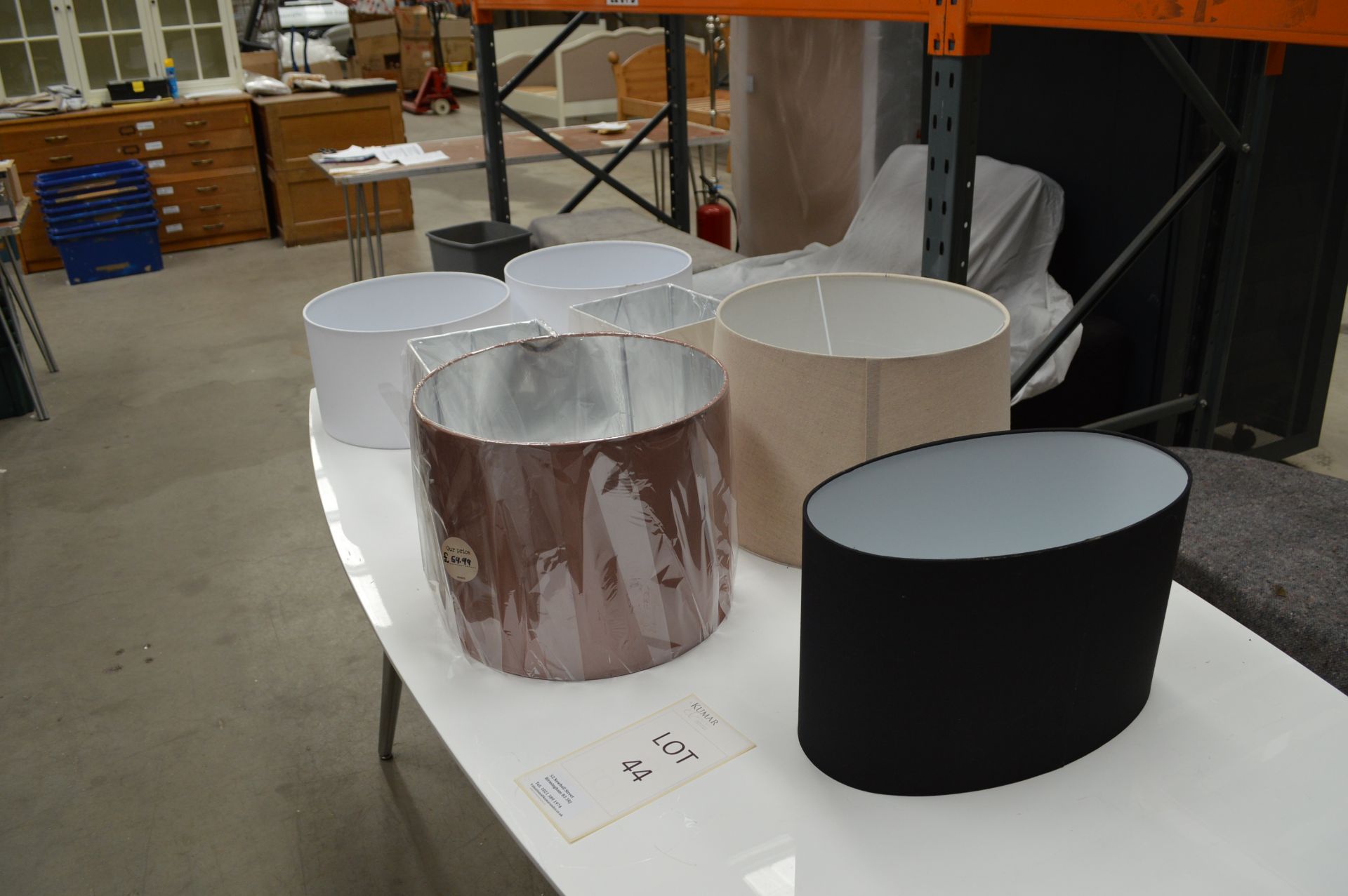 7: Assorted Lamp Shades (Please Note: item located in Andover SP11. Collection by appointment on - Bild 7 aus 7