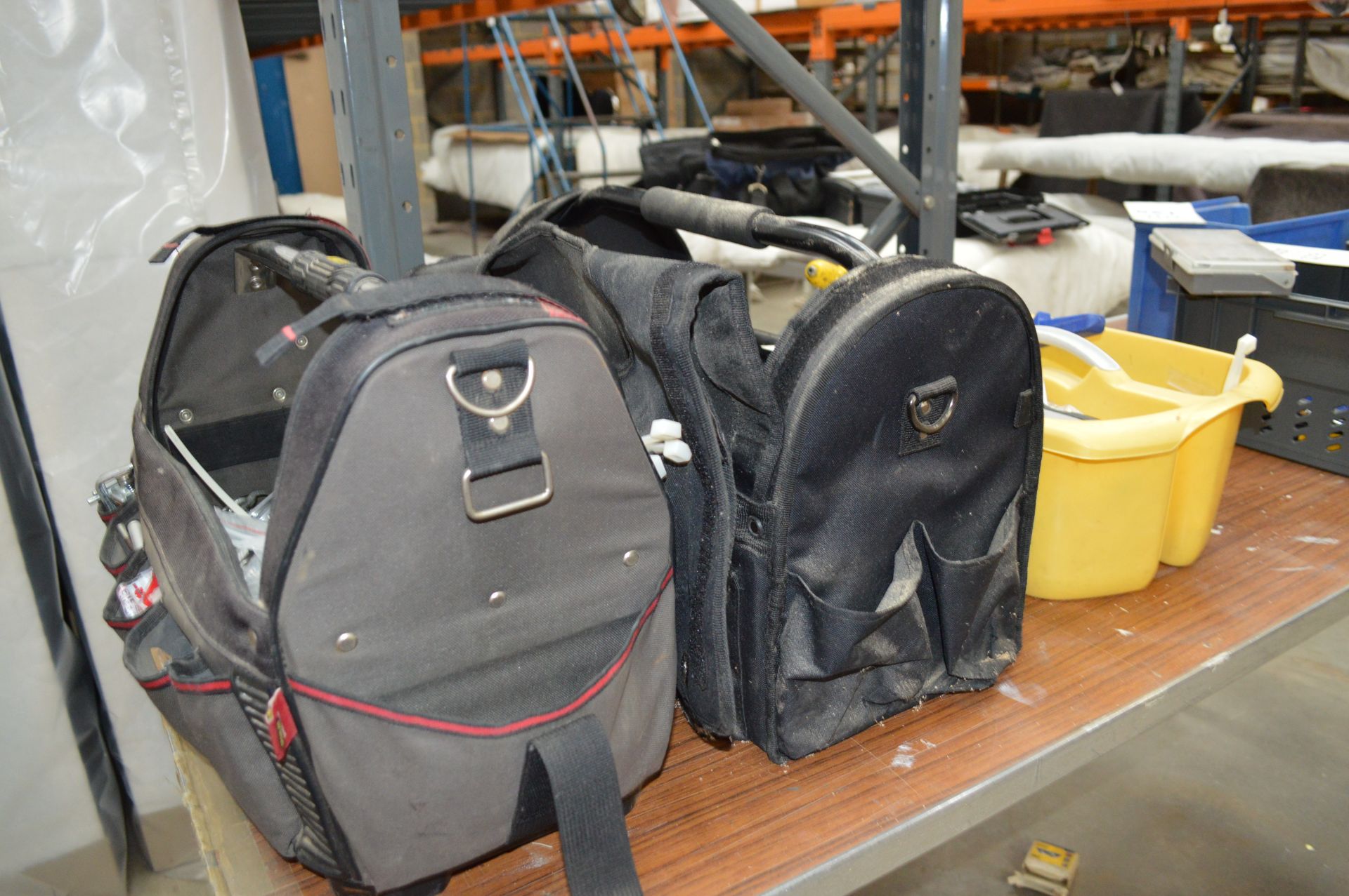 2: Stanley Toolbags & Carry Case as shown (Please Note: item located in Andover SP11. Collection - Bild 2 aus 5