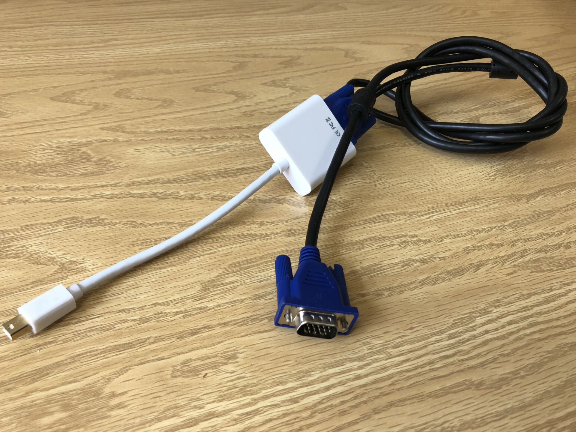 Apple Display Port to VGA Adapter - Image 2 of 3