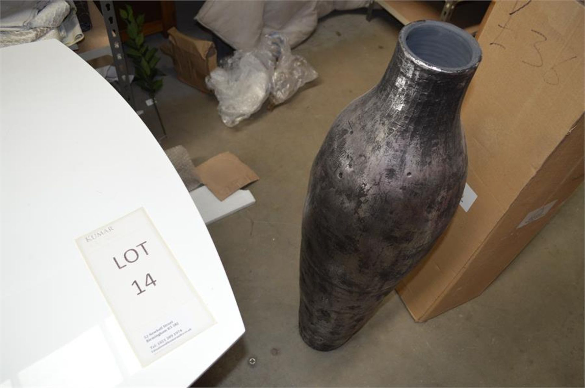 Pair of Large Ornamental Vases as shown (Please Note: item located in Andover SP11. Collection by - Bild 2 aus 5