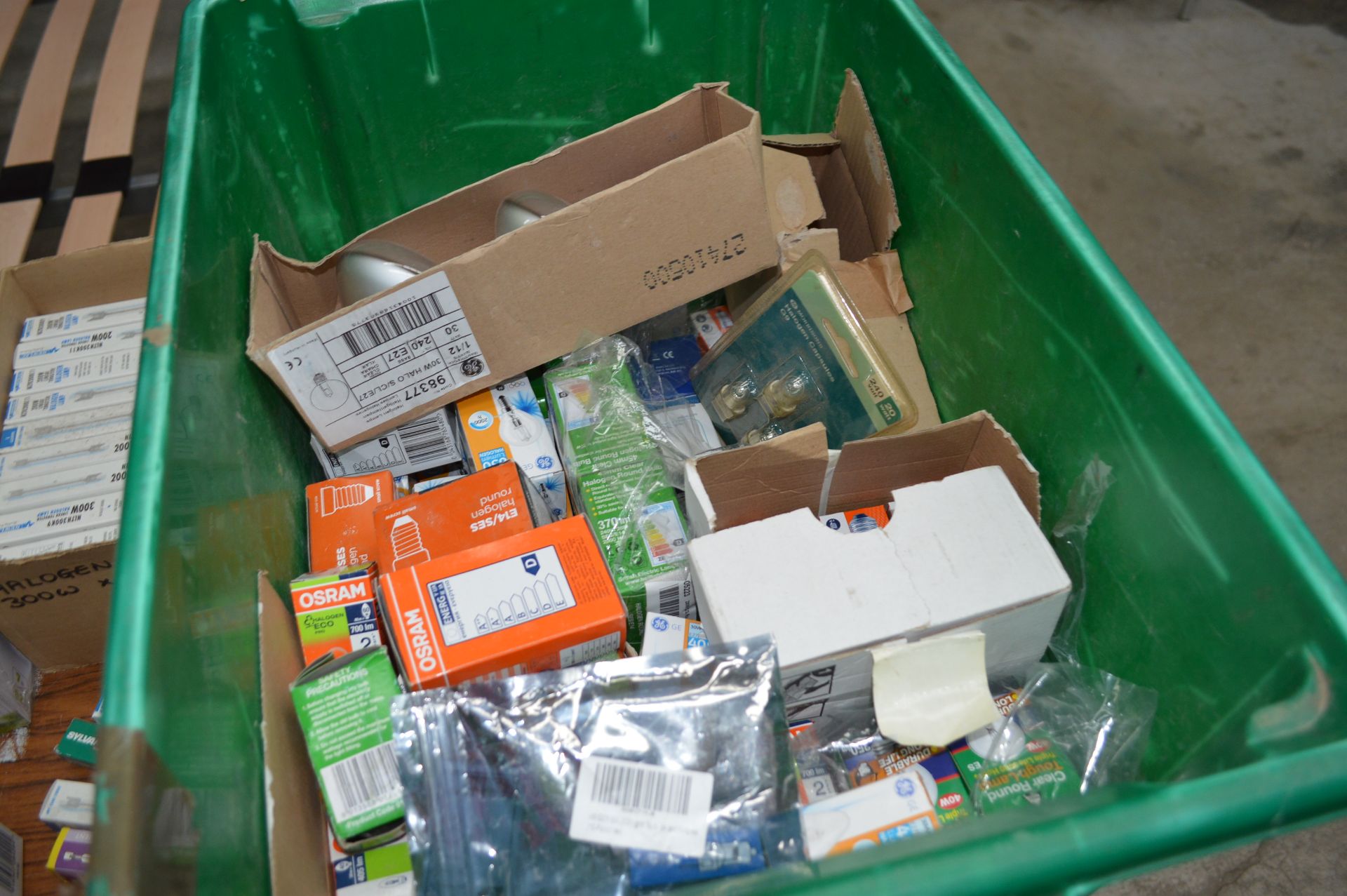 Quantity of Various Lightbulbs - as shown (Please Note: item located in Andover SP11. Collection - Image 10 of 15