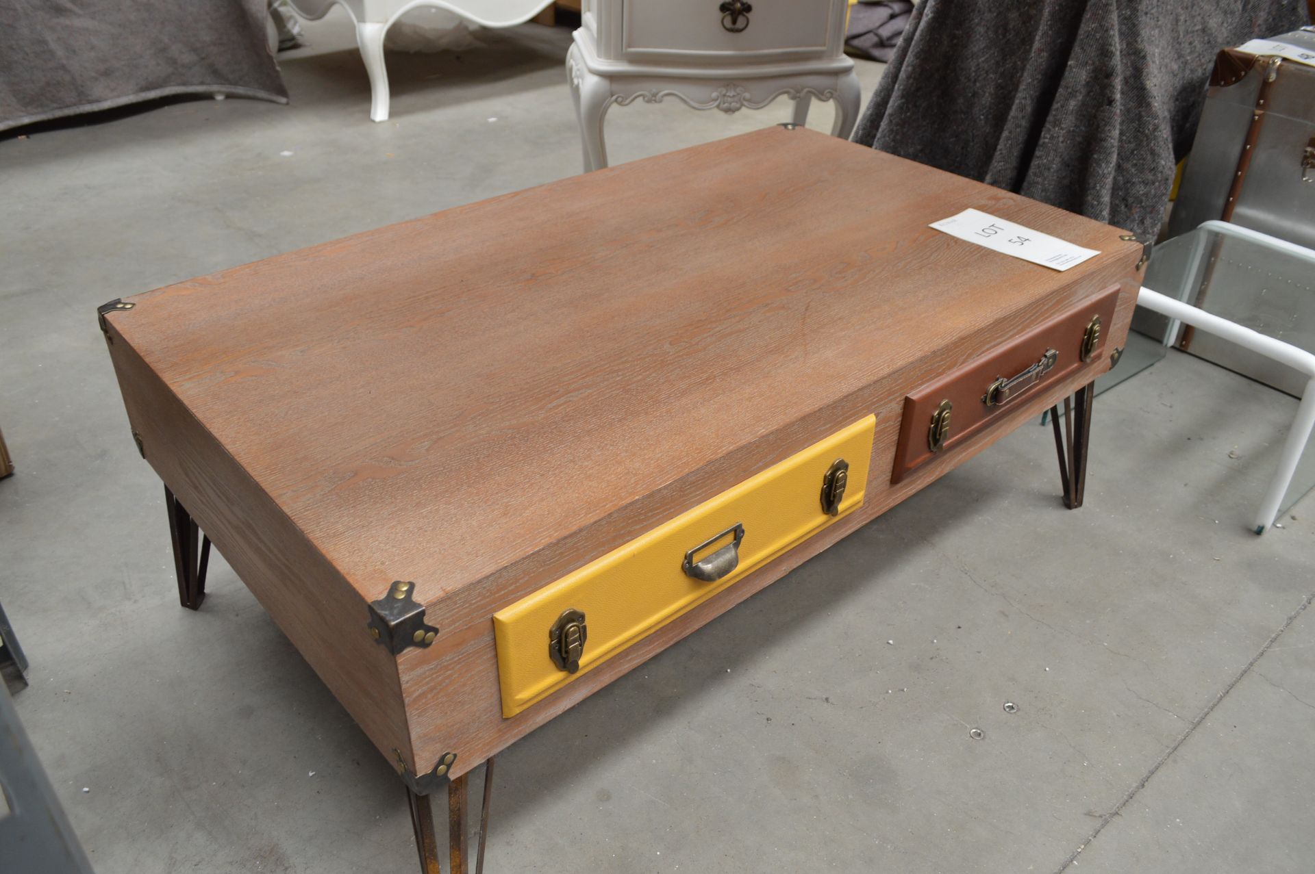 Suitcase Coffee Table Size: 120L x 70W x 47H (Please Note: item located in Andover SP11. - Bild 4 aus 6