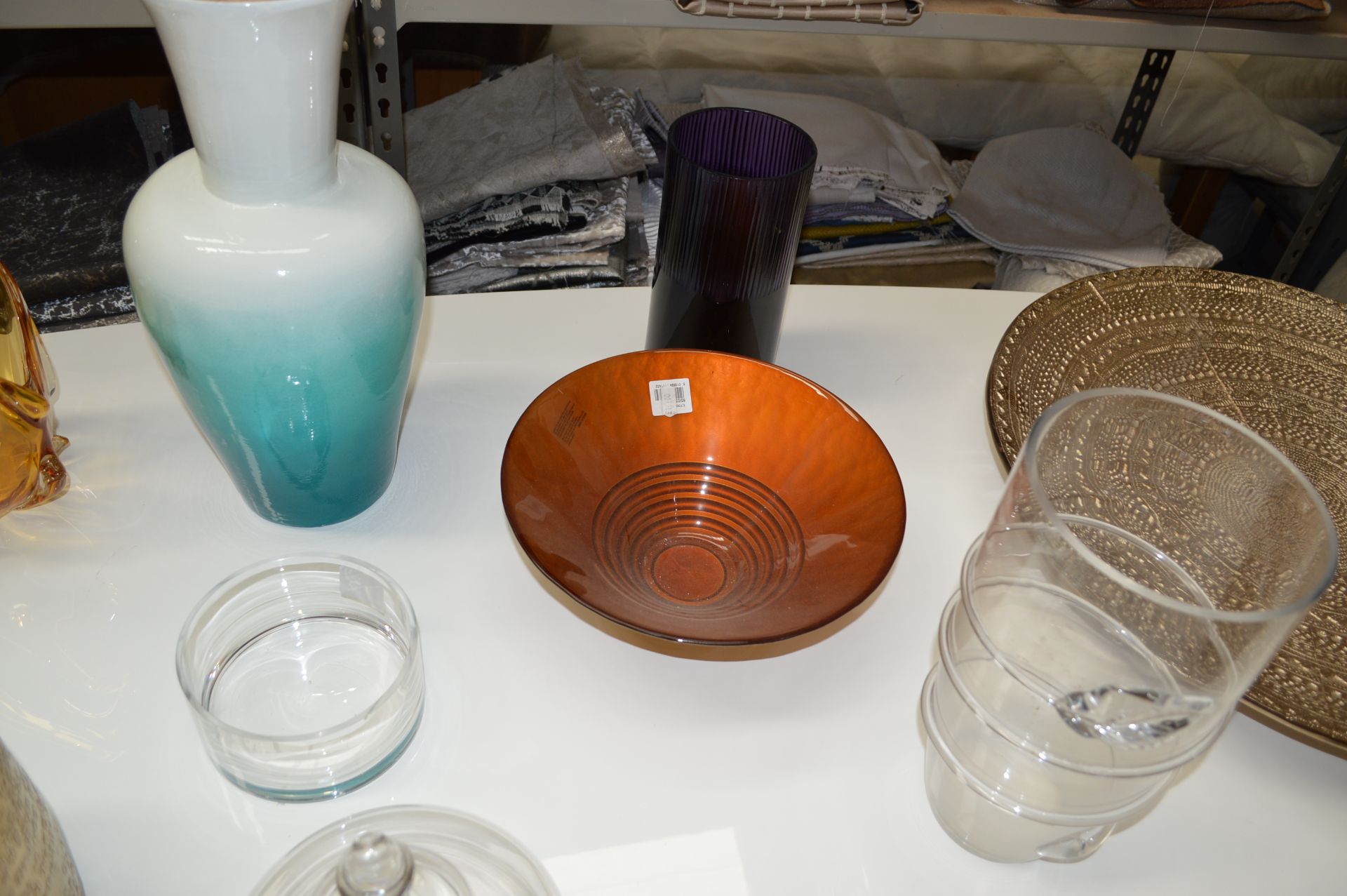 Various Vases & Decorative Bowls as Shown (Please Note: item located in Andover SP11. Collection - Bild 8 aus 9