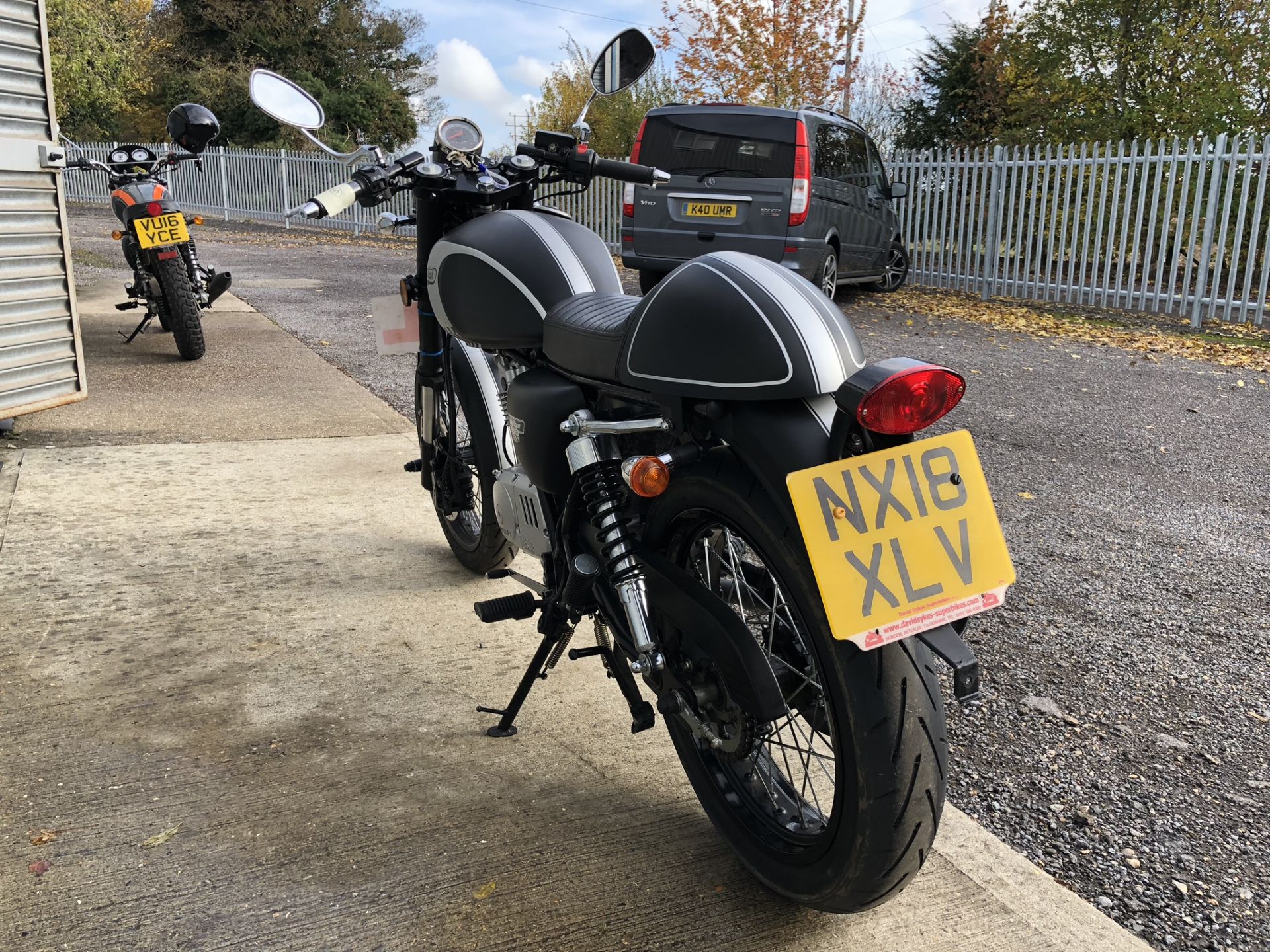 Mash Black Cafe Racer 125cc Motorcycle Engine: Single Cylinder Air Cooled S.O.H.C 124cc Electronic - Image 11 of 18