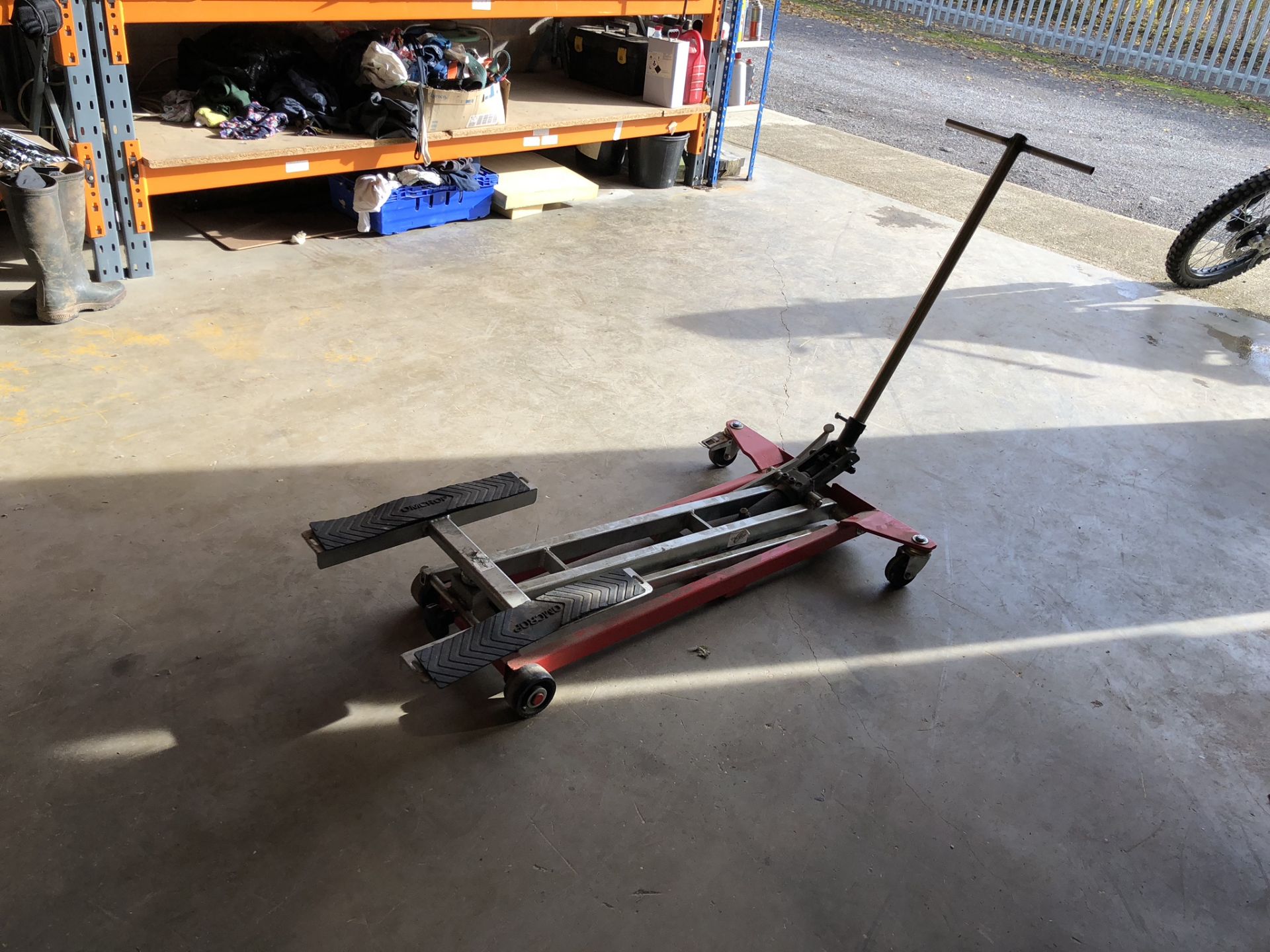 Om Crop Hydraulic Quad Bike Lifter (28a) (Please Note: item located in Andover SP11)(Collection by - Image 4 of 5