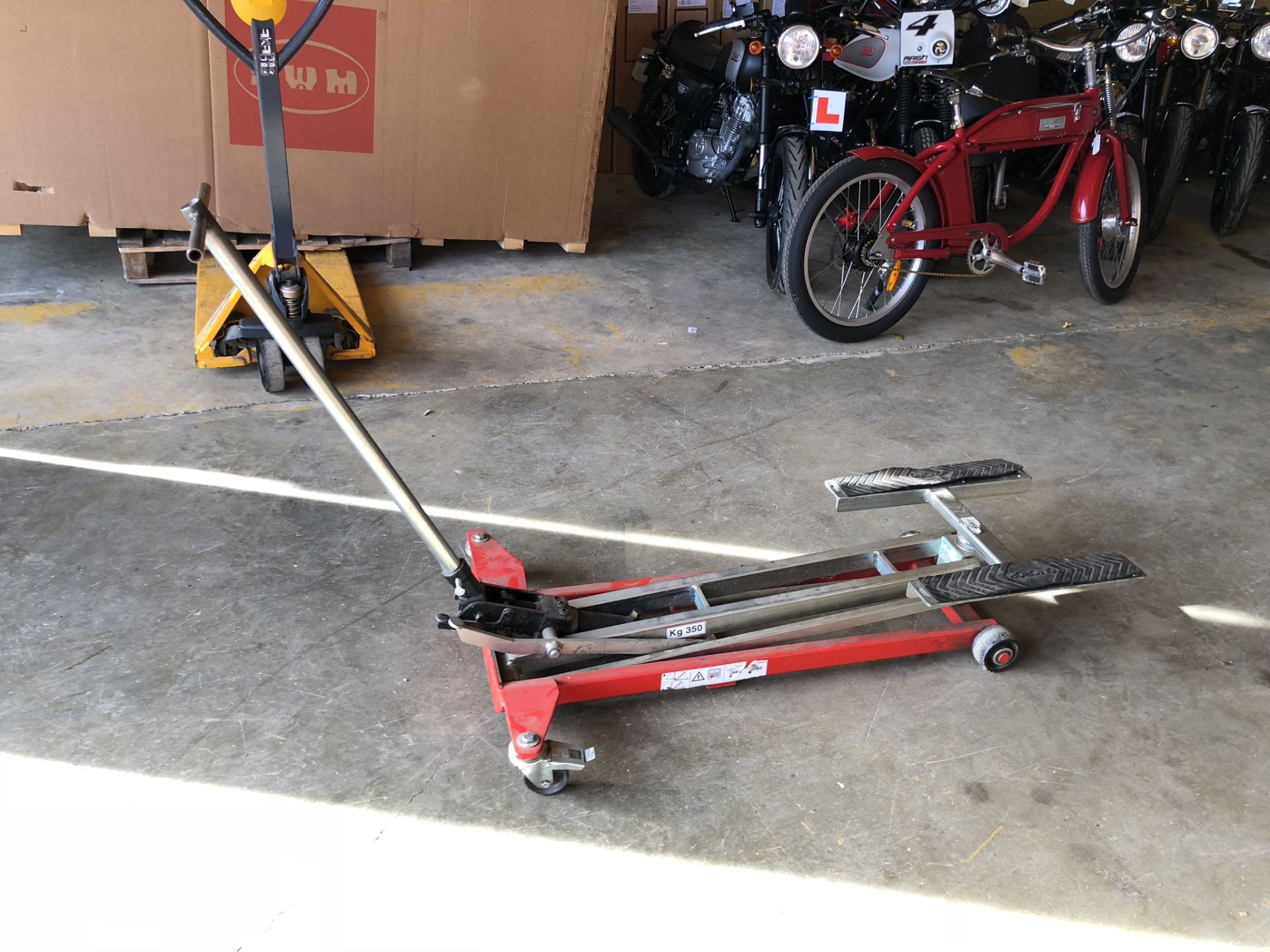 Om Crop Hydraulic Quad Bike Lifter (28a) (Please Note: item located in Andover SP11)(Collection by